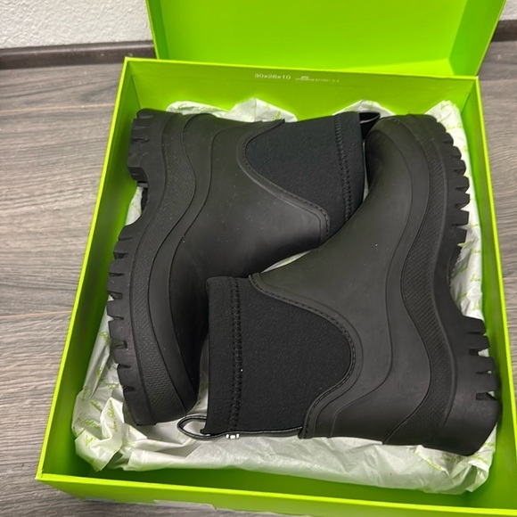 Sam Edelman Black PVC Waterproof Pull On Rounded Toe Rain Ankle Boots - Picture 2 of 7